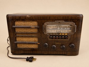 Vintage Motorola Tube Radio 1930s-1940s