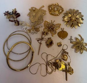 Seven Brooches Necklace Gold Tone