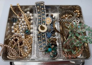 Mixed LOT Vintage Jewelry Wearable and Crafting