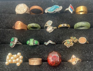 Lot of 19 Costume Jewelry Rings