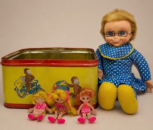 Vintage Doll LOT Mrs. Beasley Doll and 1969-1973 Ideal Toy Company Flatsy Dolls