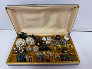 21 Complete Sets of Vintage Clip and Screwback Earrings
