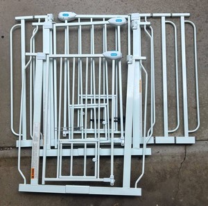 G - BabyPet Gates - Carlson Adjustable Size (Lot of 3)