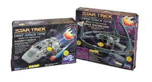 G - Vintage Star Trek Deep Space Nine Toys - Playmates Runabout Orinoco & DS9 (Lot of 2)