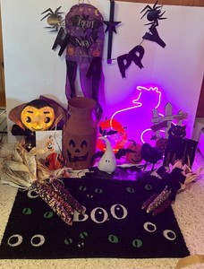 LFR - Halloween Decor Mixed Lot Lighted Signs, Pumpkins & Harvest Accents