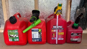 S - Gas Cans - Scepter SmartControl, No-Spill & Briggs & Stratton Mixed Lot