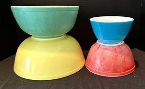 LFR - Vintage Pyrex Nesting Bowls (Lot of 4)