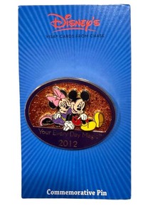 Disney Commemorative Pin 2012 Mickey & Minnie