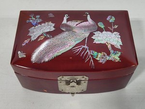 Laquered Peacock Motif Ring Box