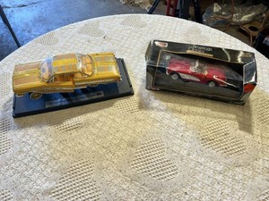 1961 Chevrolet Impala SS and 1959 Corvette Model Cars