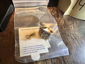 Windsor Collection Ring with Praying Hands Pin in Size 11