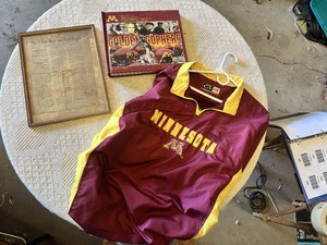 MN Gophers Sweatshirt XXL & Football Vault Book