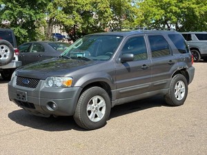 2005 FORD ESCAPE XLT 2 Owner  4x4  No Accidents Reported (NO RESERVE)
