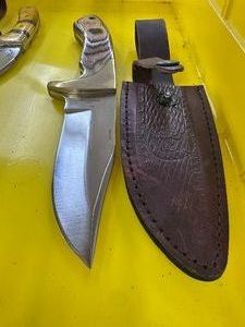 Lot of 2 HUNTING KNIVES w sheaths