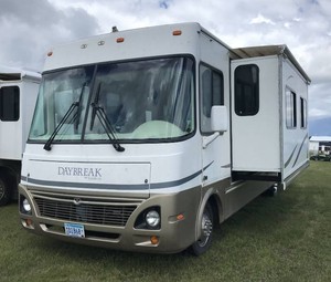 2003 Damon Daybreak 34' Motorhome