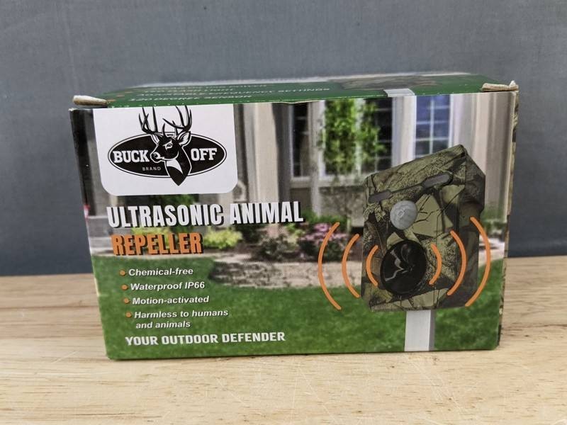 Buck Off Ultrasonic Animal Repeller - Brand New Q