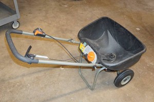 Scotts Pro Edge Guard Broadcast Spreader