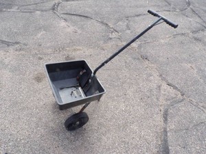True Temper Lawn Spreader