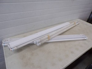 2 LED Light Fixtures with Bulbs