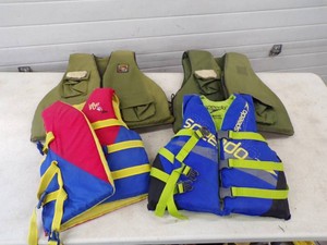 4 Life Jackets 2 Youth and 2 Adult