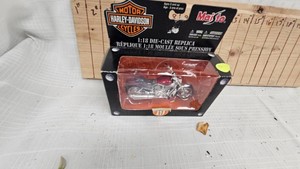 118 Die Cast Harley Davison Replica