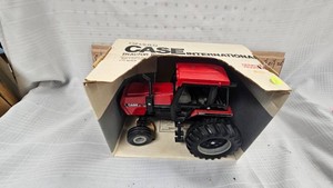 Ertl Case International 2594 Tractor
