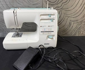 Kenmore 385.16221301 Sewing Machine With Case & Pedal