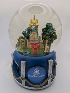 Radisson Seven Seas Cruises musical snow globe, works