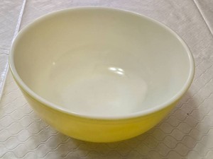 Pyrex 404 Yellow Mixing Bowl