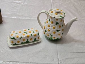 Vintage Leftons Daisytime Daisies Design Ceramic Teapot and Butter Dish 3360 & 3363