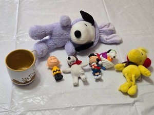 Peanuts Character Toys and Mug Set featuring Snoopy, Charlie Brown, and Woodstock