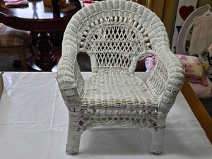 Antique White Wicker Childs Chair