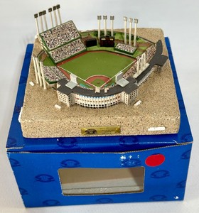 Metropolitan Stadium Limited Edition 4,750 Gold Series Baseball Stadium Statue - Minnesota Twins