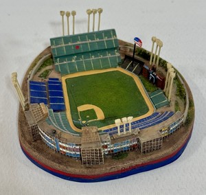 Metropolitan Stadium Limited Edition 10,800 Treasure Island Baseball Statue - Minnesota Twins