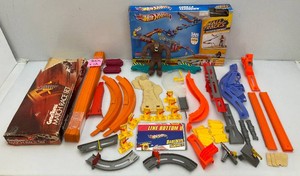 Vintage 1970s Hotwheels GranToros Match Race Set (Seems Complete) With Original Box (Box Beat up) & Gorilla Takedown Track