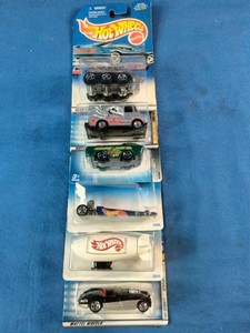 Hot Wheels 5-Car Gift Pack featuring a white promotional blimp.