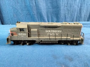 Athearn HO scale Southern Pacific GP-35 locomotive