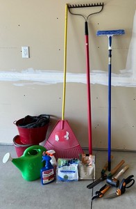 Mixed Garden Tools & Lawn Care Supplies