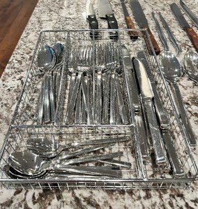 Mixed Flatware & Steak Knife Set With Wire Caddies
