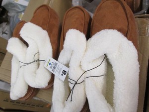 2 Pairs Mens L slippers...