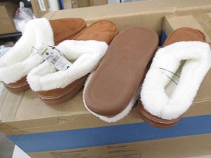 2 Pairs Mens XL slippers...
