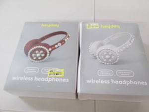 2 Assorted color wireless jeadphone...
