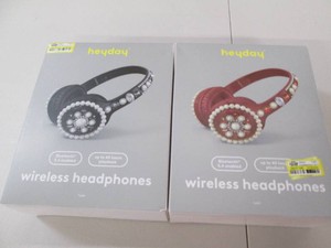 2 Assorted color wireless jeadphone...
