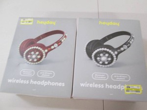 2 Assorted color wireless jeadphone...