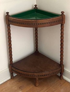 BR1 - Vintage Wooden Corner Shelf