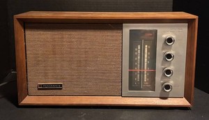 LLR - Vintage Panasonic Table Radio Solid State AMFM