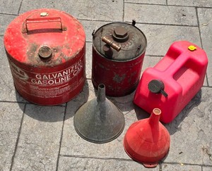 G - Vintage Gas Cans & Funnels Mixed Lot 5 Pieces
