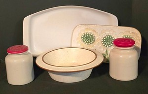 LL - Bennington Potters Tray, Trivet, Bowl & Crocks Mixed Lot