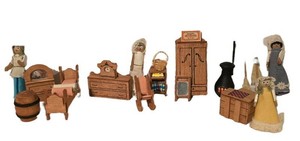 LL - Wooden Dollhouse Furniture & Handcrafted Dolls Mixed Lot