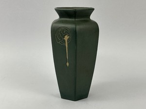 1924 Roseville Pottery Hexagon Vase